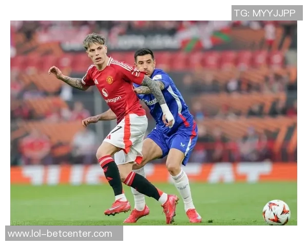 西甲激战曼联险胜热刺争议判罚引发全场热议 西甲激战曼联险胜热刺争议判罚引发全场热议