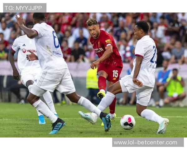 友谊赛精彩回顾：里昂大胜热刺补时进球引发全场狂欢