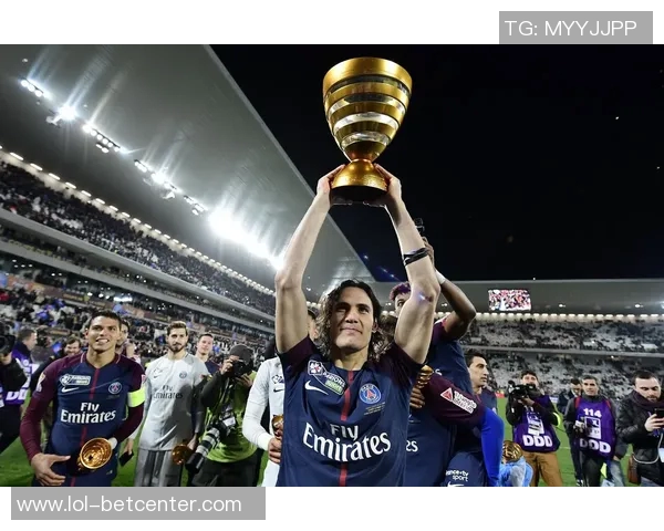 国王杯惊现经典对决曼联逆转巴黎圣日耳曼帽子戏法引爆全场