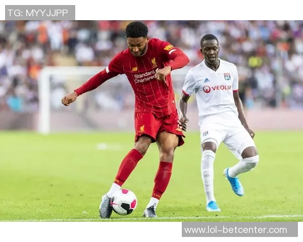 友谊赛精彩回顾：里昂大胜那不勒斯点球大战引发全场热烈反响