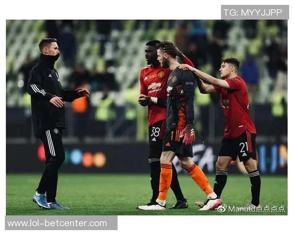 欧联杯曼联与里昂激战成和点球大战引发全场热烈反响 欧联杯曼联与里昂激战成和点球大战引发全场热烈反响